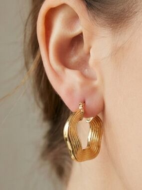 Time and Tru Gold Wavy Ripple Hoop Earrings